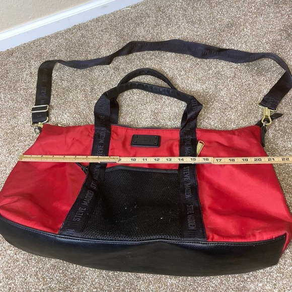 Steve Madden bag overnight carry on travel nylon red & black shoulder strap - Picture 5 of 8